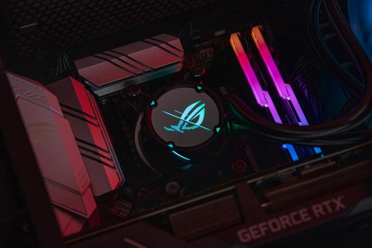 桌面电脑与散热设备