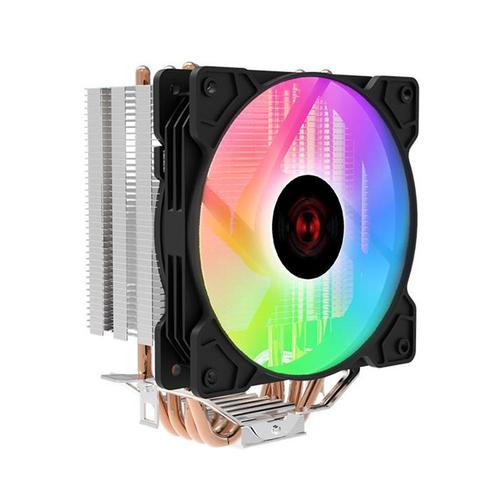 装机用户在桌面前挑选硬件