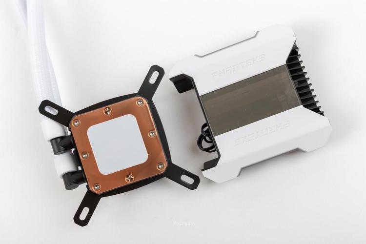 白色桌面电脑整机展示