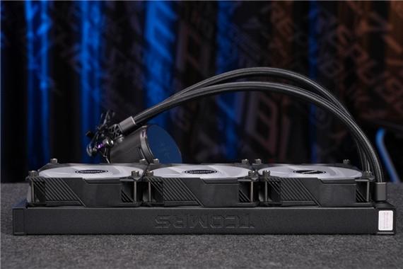 高性能电脑散热与内部硬件