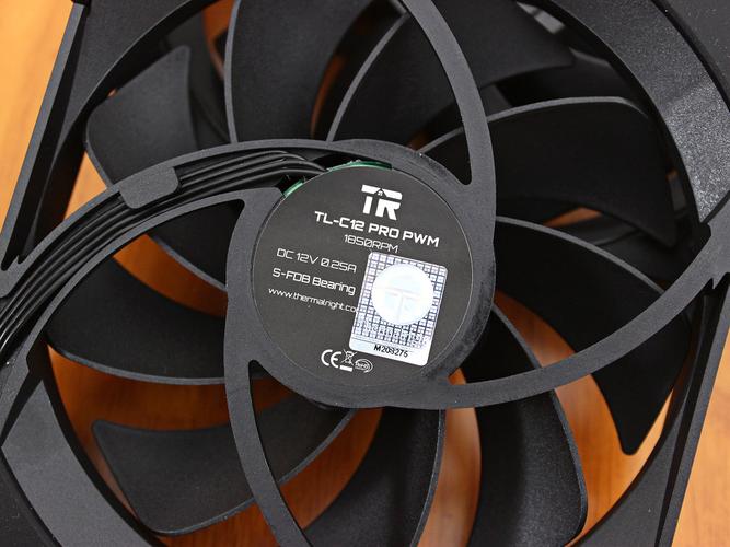 显卡散热与电子元件特写