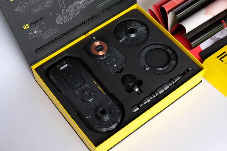 电脑硬件细节与风扇规格相关画面