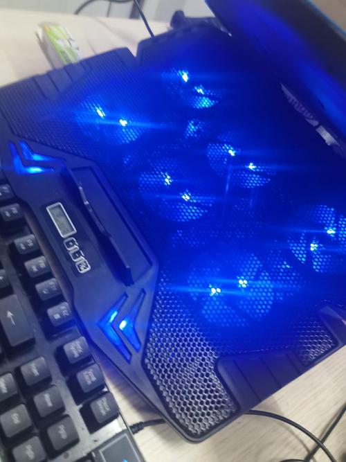 酷睿冰尊K8（旗舰版）评测：6风扇三模式散热，适合15.6英寸以下笔记本的高性价比选择