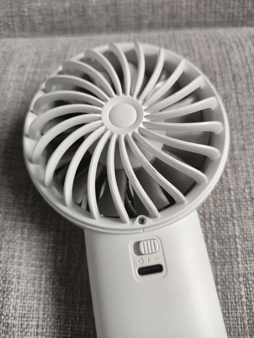 电脑主机运行与散热环境