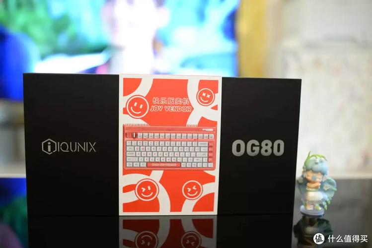 科技工作桌面与键盘对比场景