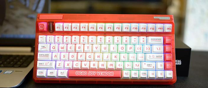 iQunix OG80 快乐贩卖机-复古版-ACE轴 vs Keychron Q6 Max 茶轴-侧刻键旋钮版 深度对比