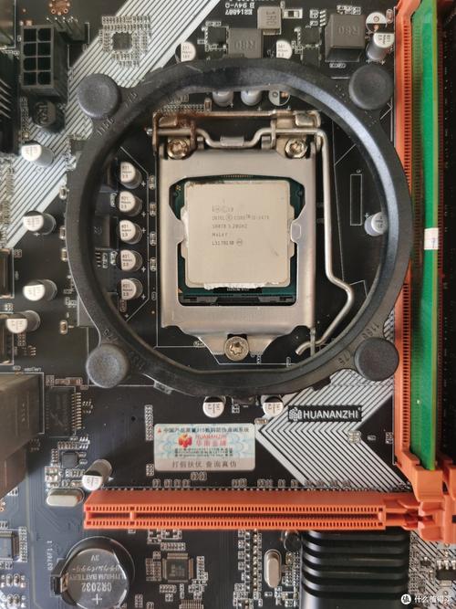 机箱内部散热器安装场景