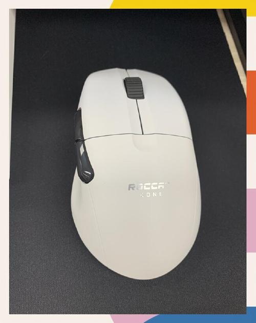 办公桌上的科技设备与选购场景