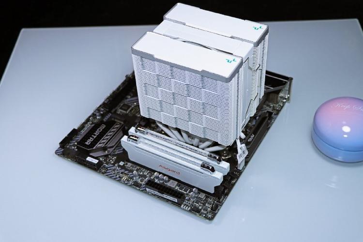 电脑硬件规格与性能测试场景