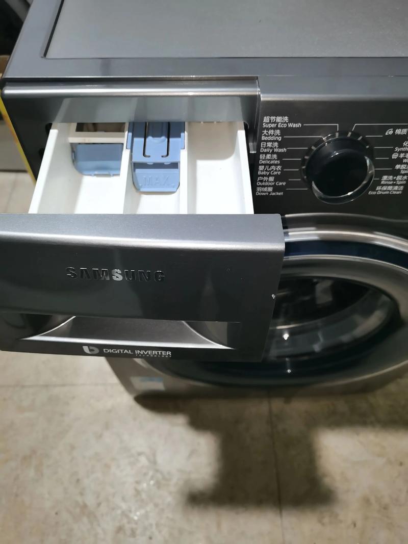 电脑硬件与工作台环境图片