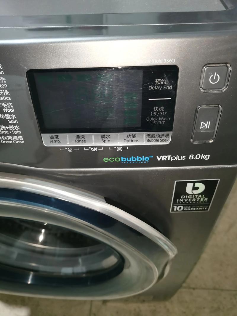 笔记本与硬件设备的科技工作场景