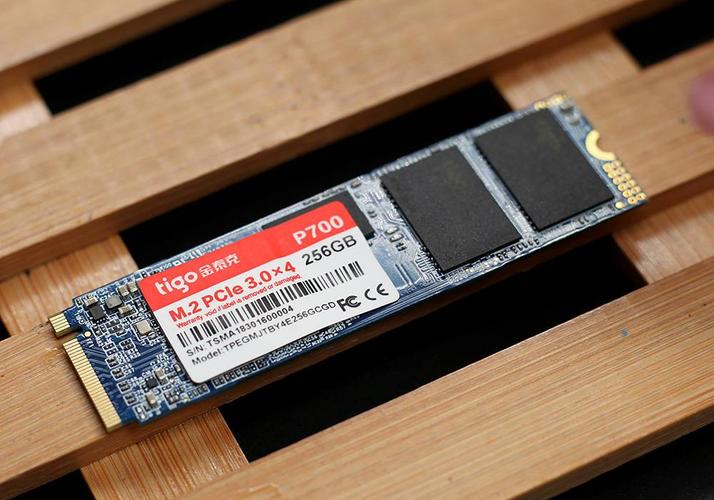 SSD 与电路板芯片细节