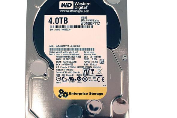 桌面电脑内部硬件安装场景