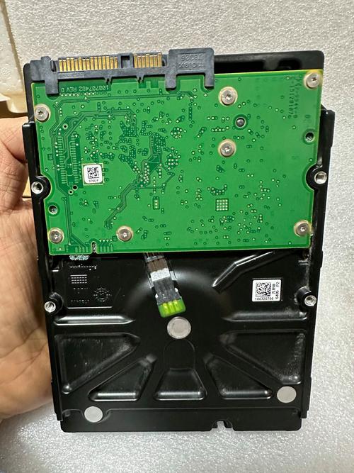 科技设备内部冷却与线路