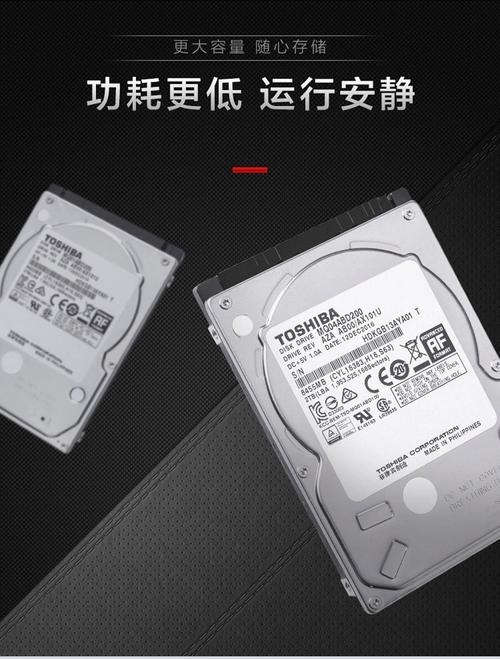 办公桌上的电脑存储设备