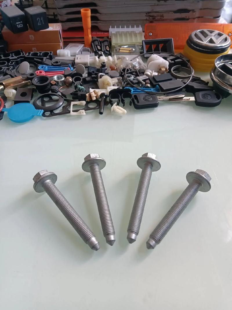 硬盘和电子元件的近景图