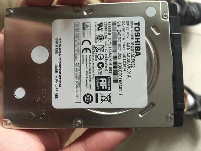 东芝MQ01ACF032 320GB 2.5英寸机械硬盘深度评测：7278转带来的速度感与老派实用主义