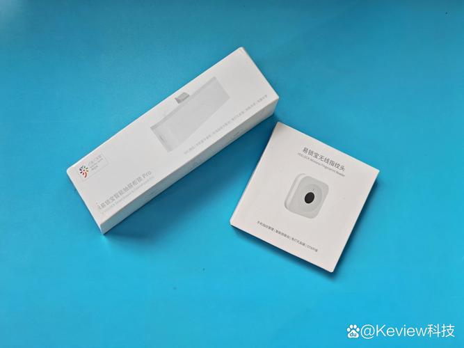 科技产品与金属质感外观