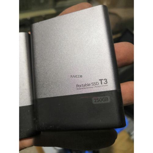 科技设备与数据传输概念图