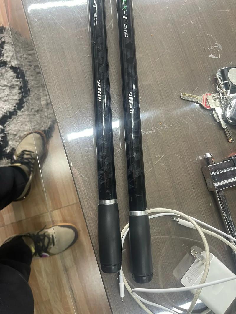 办公桌上的笔记本与外设