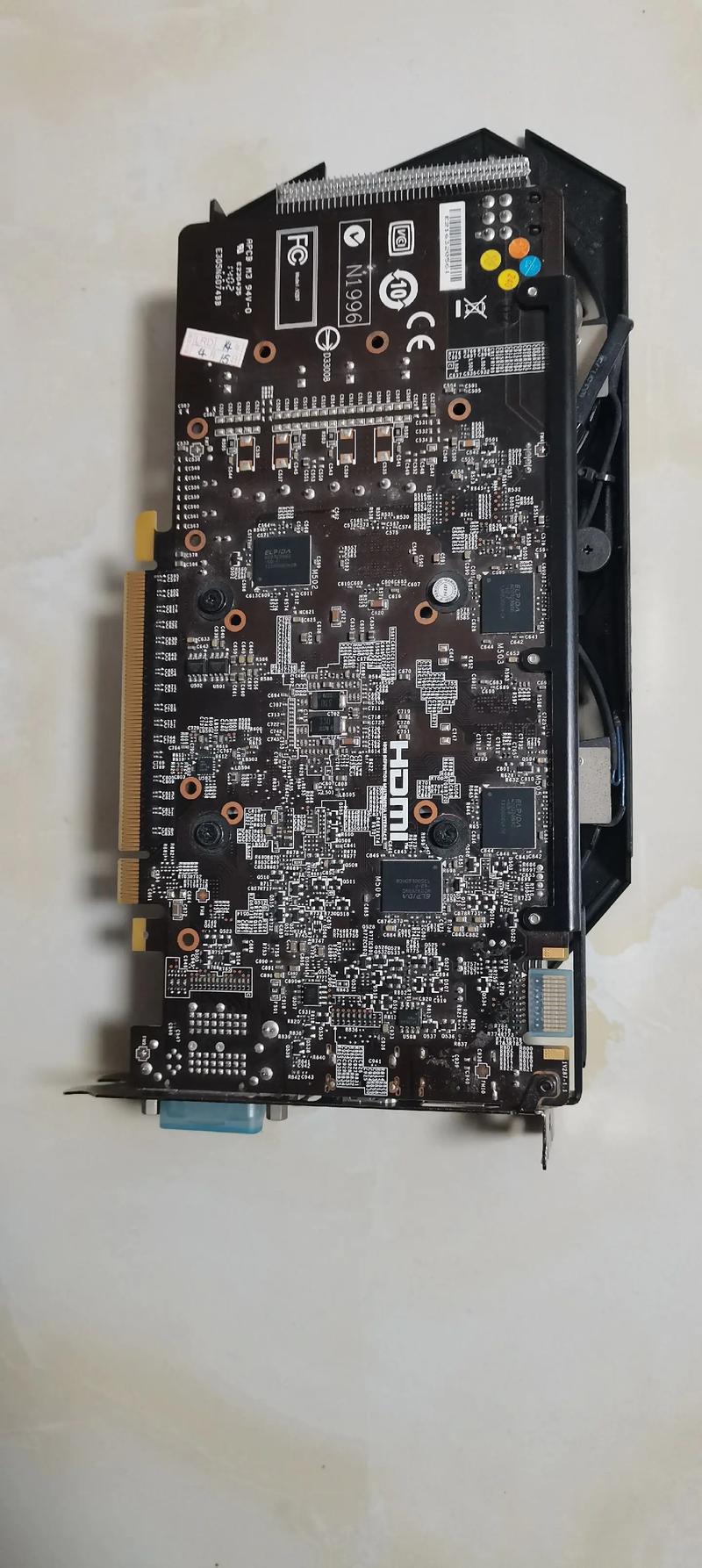 硬盘与电脑硬件规格概念图