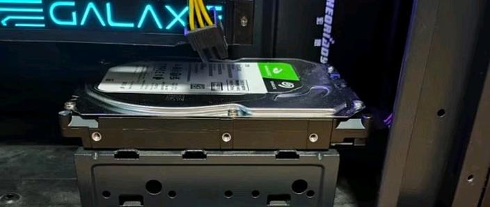 电脑机箱内部散热与硬件布局