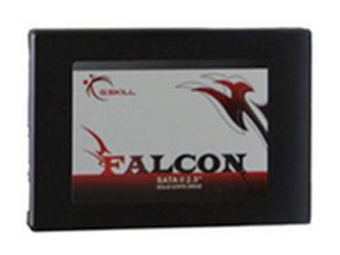 电脑内部存储与主板特写