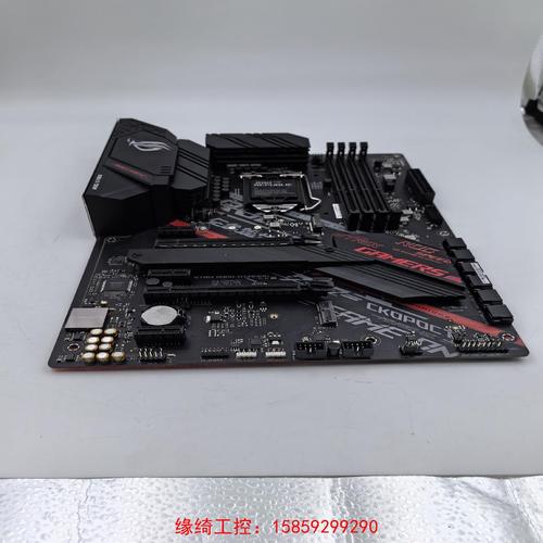 主板芯片与电子元件特写