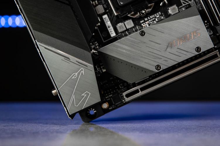 游戏电脑内部散热组件