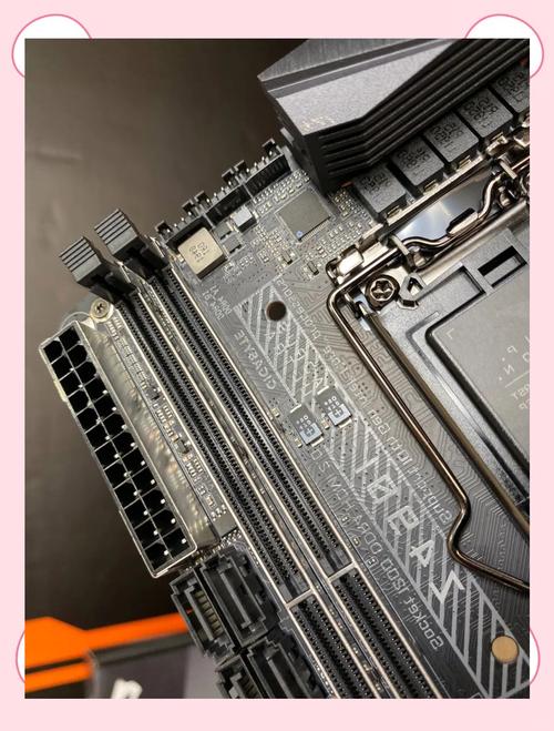 电脑散热风扇与机箱内部