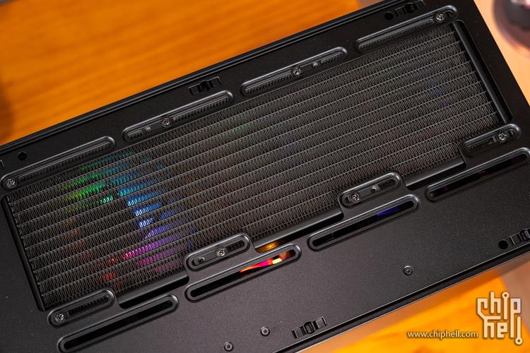 电脑硬件购买与评测场景