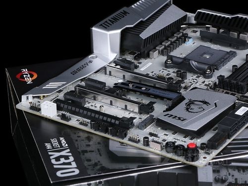 电脑散热风扇与机箱内部