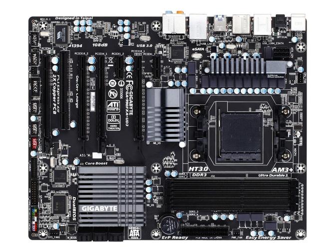 内存条与主板插槽特写