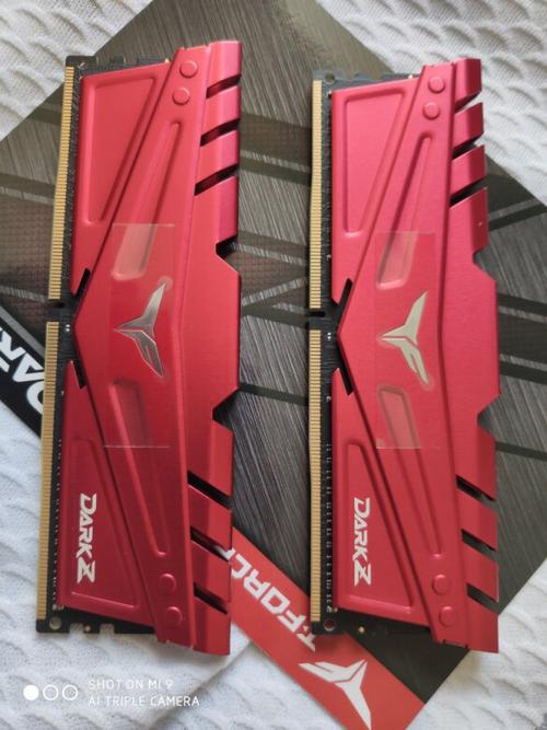 科技硬件电路板与组件特写