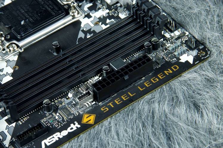 多任务电脑工作场景