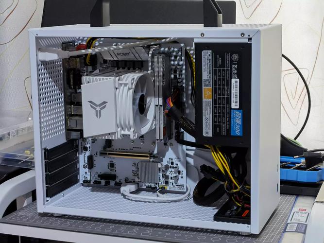 主板供电区域与散热环境