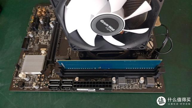 台式机主机内部硬件