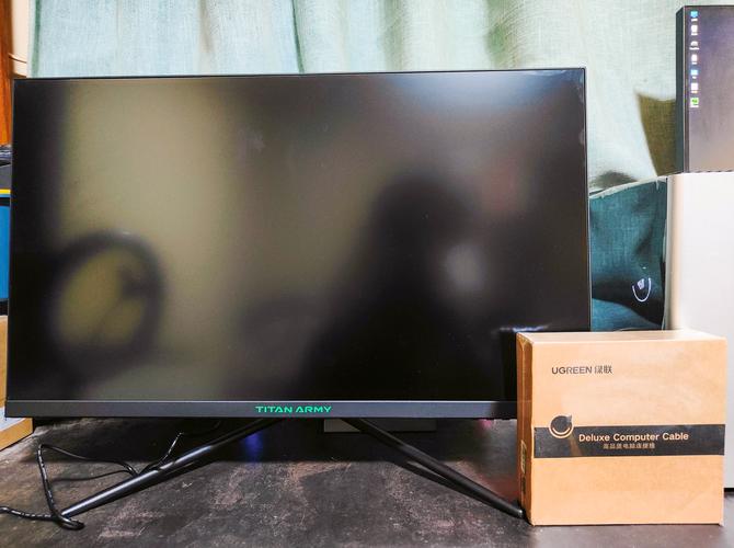 带有显示器的科技桌面场景