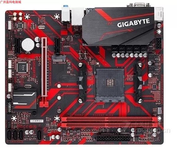 电脑装机与办公桌面场景