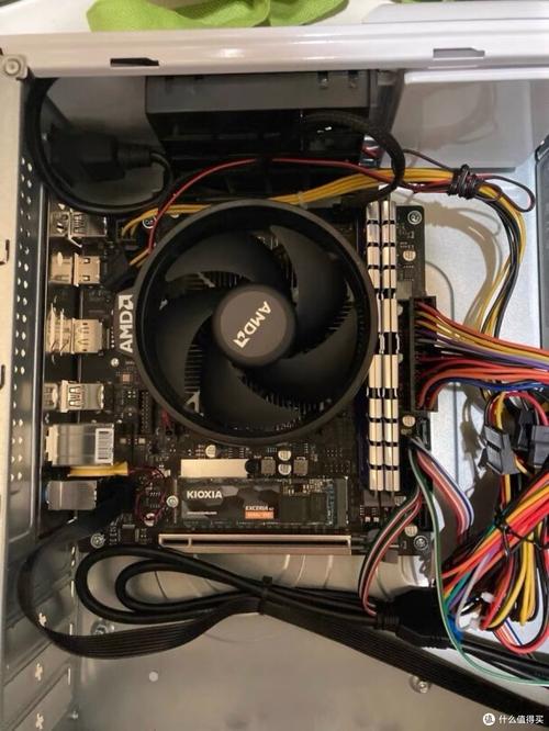 电脑性能测试与多屏工作场景