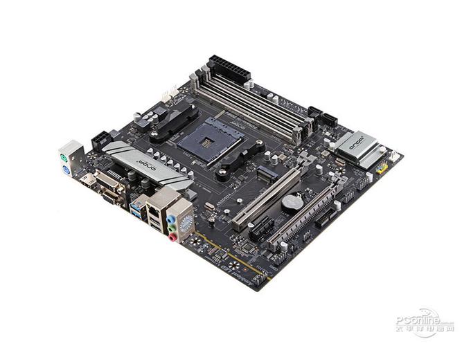 办公桌上的电脑设备与购买决策场景