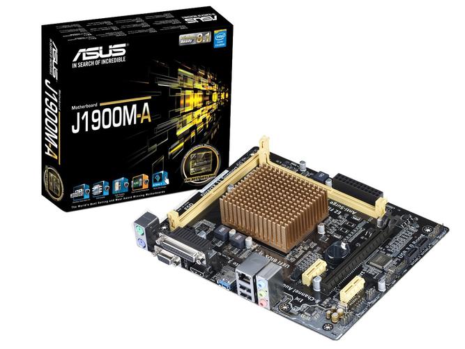 显示器前的办公桌面场景