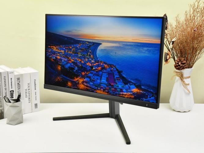 高性能电脑与显示器