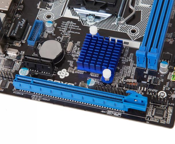 主板芯片组与电路细节特写