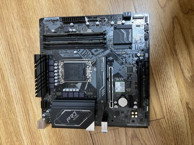 电脑散热风扇与机箱内部