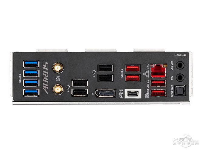 主板接口与电子元件特写