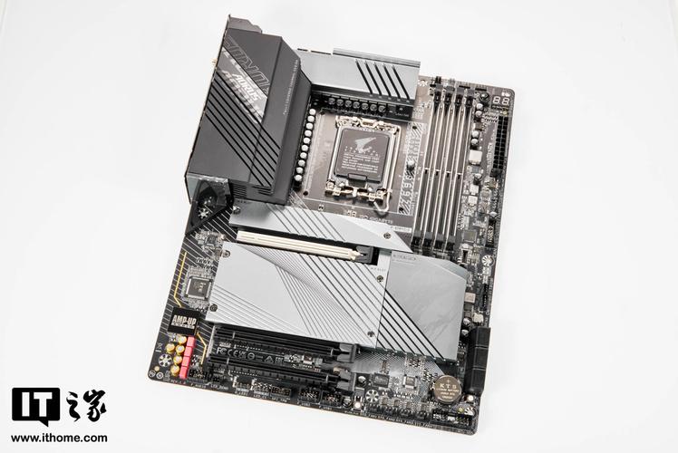 技嘉 PRO Z690 AORUS PRO 评测：DDR5 与 Z690 平台的均衡型高端主板