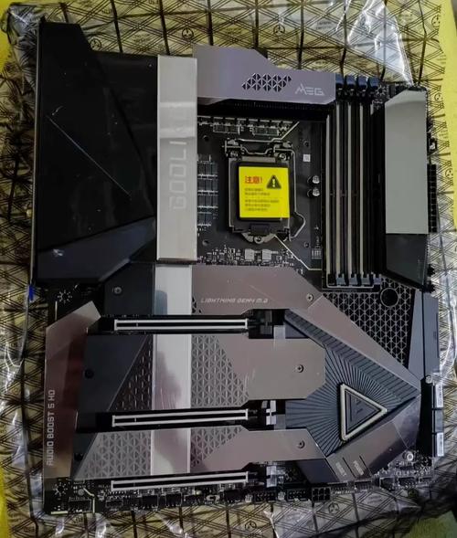 微星 MEG Z590 GODLIKE 深度评测：双 10GbE、双雷电4与20相供电的旗舰主板