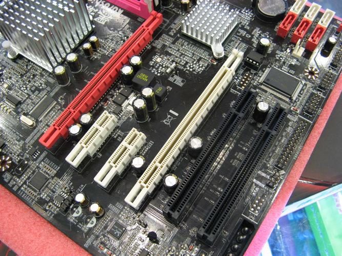 电脑硬件与主板组件