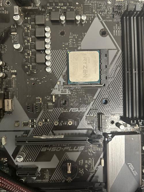 机箱内部散热与硬件安装图